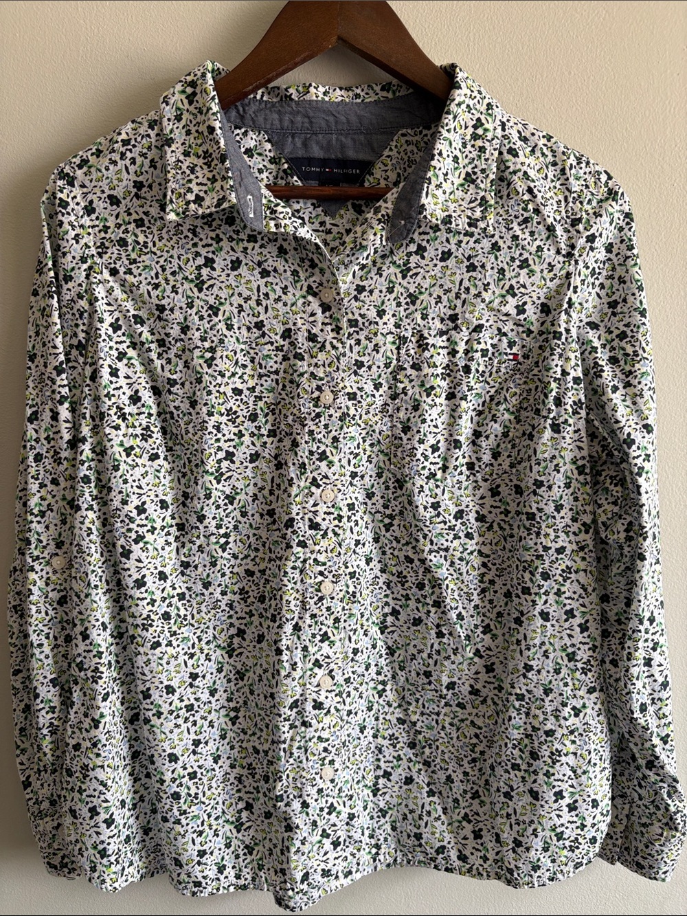 Tommy Hilfiger Large Floral Button Front Shirt Green Black White Roll Tab Sleeve